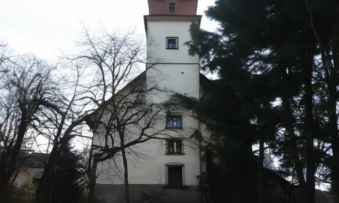 kostel Všech svatých (Staré Hvězdlice) – noc
